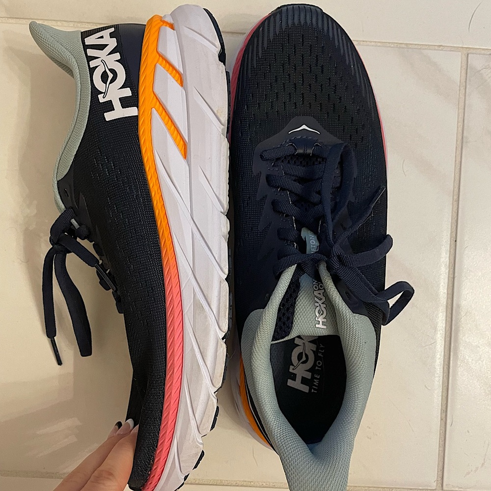 (Like new) HOKA Clifton 7 Size 7.5